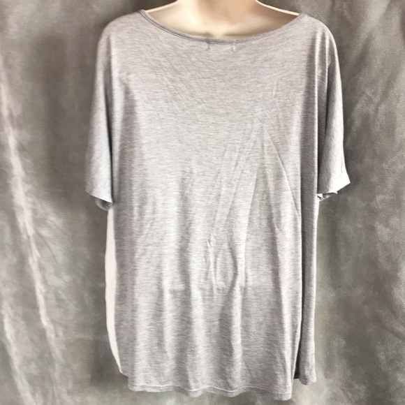 Beautiful TShirt with Floral Detail Hi/Low - Picture 4 of 6